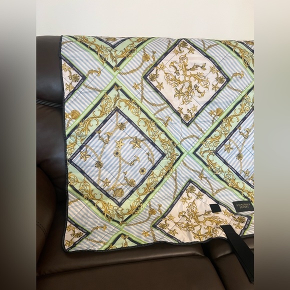 Victorias Secret Packable Blanket Nautical Beach
Picnic Blanket Size 52X57 VS - Picture 4 of 16